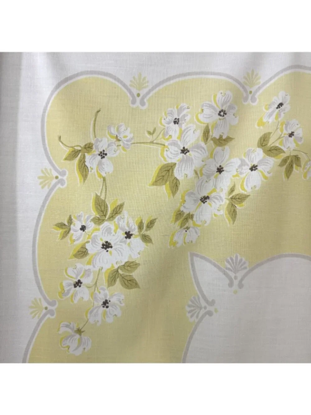 Unbranded vintage tablecloth